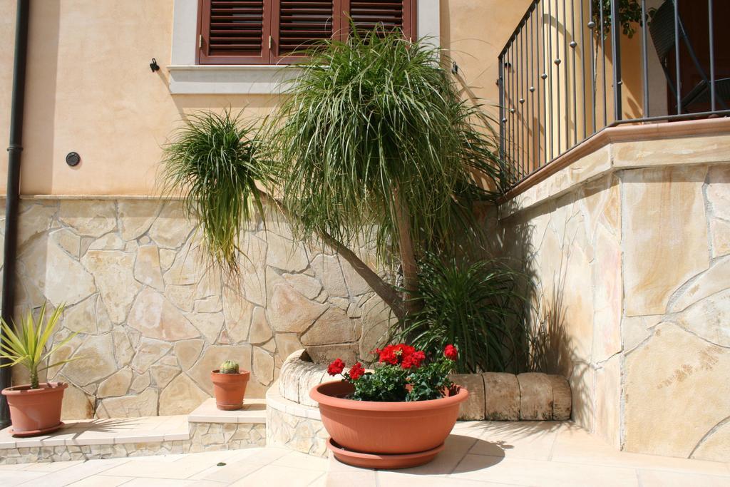 Villa Mara B&B Noto Bagian luar foto